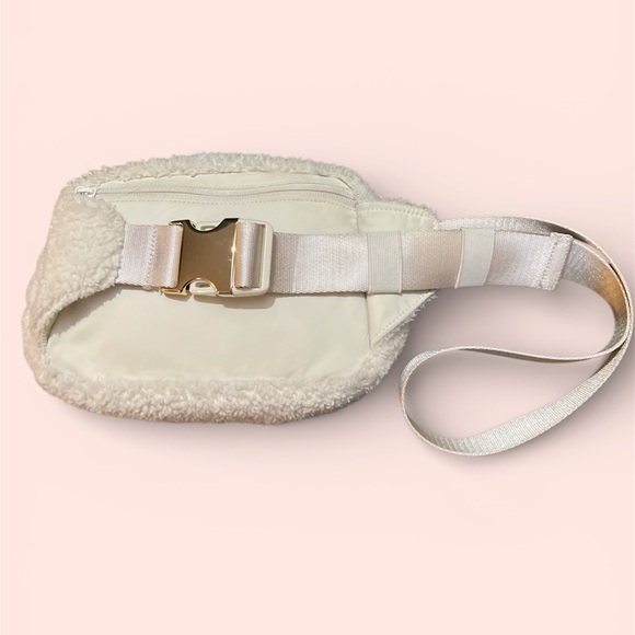 Lululemon Everywhere Fleece Belt Bag Natural Ivory Trench EUC - Picture 6 of 12